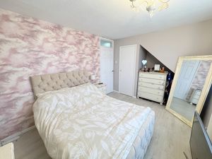 WINDSOR COURT- click for photo gallery